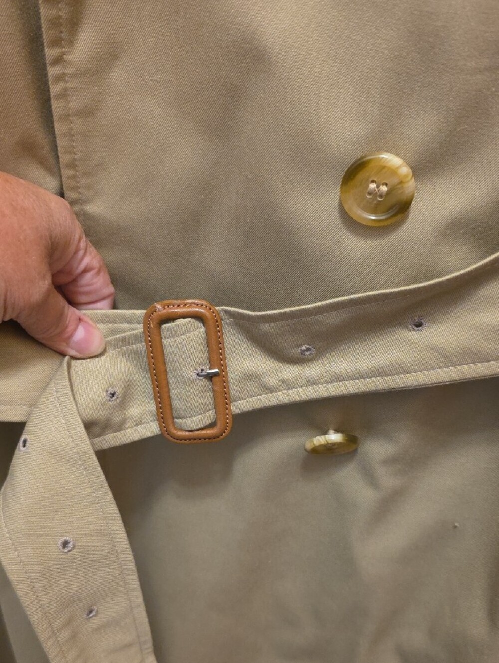 Burberry Tan Double-Breasted Classic Trench Coat - Picture 4 of 7